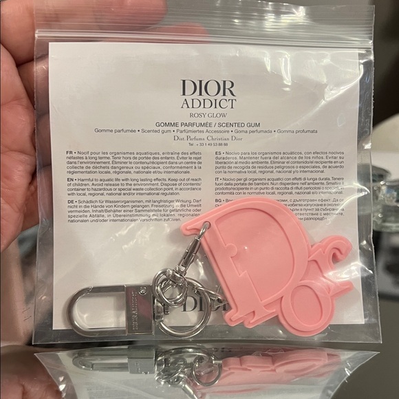 Dior Addict Rosy Glow Scented Keychain - Picture 3 of 3